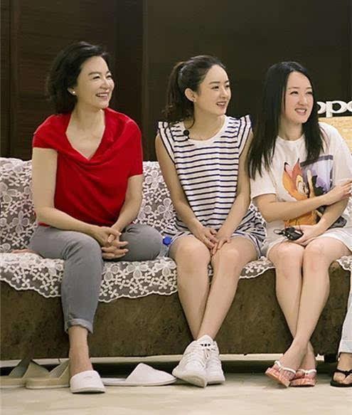 郑州女神吃瓜事件,网络热议背后的真相揭秘  第1张