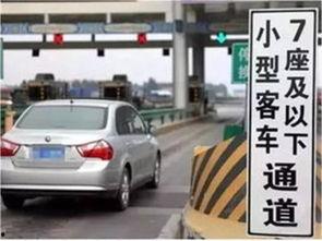 高速堵车吃瓜群众,吃瓜群众围观奇观  第2张