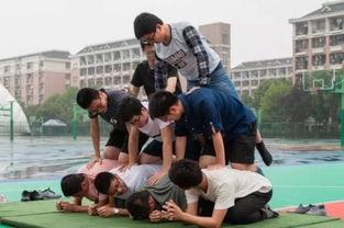 操场情侣吃瓜,校园爱情的甜蜜与争议 第2张 操场情侣吃瓜,校园爱情的甜蜜与争议 第2张