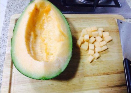 吃哈密瓜嘴烂了,揭秘嘴烂原因及预防措施 第1张 吃哈密瓜嘴烂了,揭秘嘴烂原因及预防措施 第1张