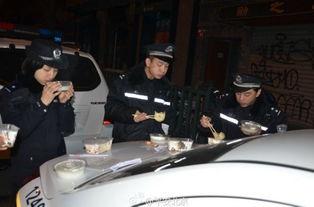 交警集体吃瓜,揭秘背后真相与反思  第2张