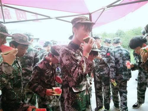 军训吃瓜在线观看  第2张