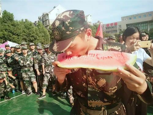 军训吃瓜在线观看  第3张