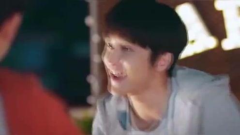 兄妹在天台吃瓜,夏日闲情话家常  第2张