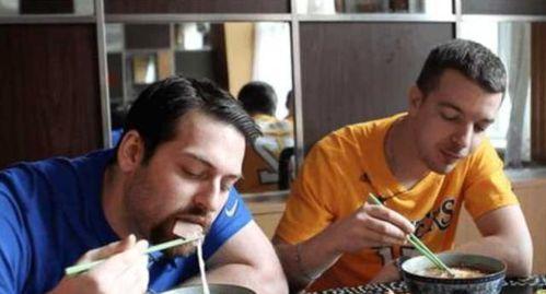 老外吃瓜完整视频,趣味横生的异国风情  第3张