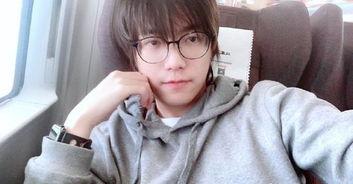 男性虚拟主播吃瓜,揭秘虚拟世界中的娱乐热点  第3张